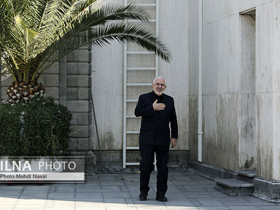 Zarif departs Tehran to take part in Davos 2025