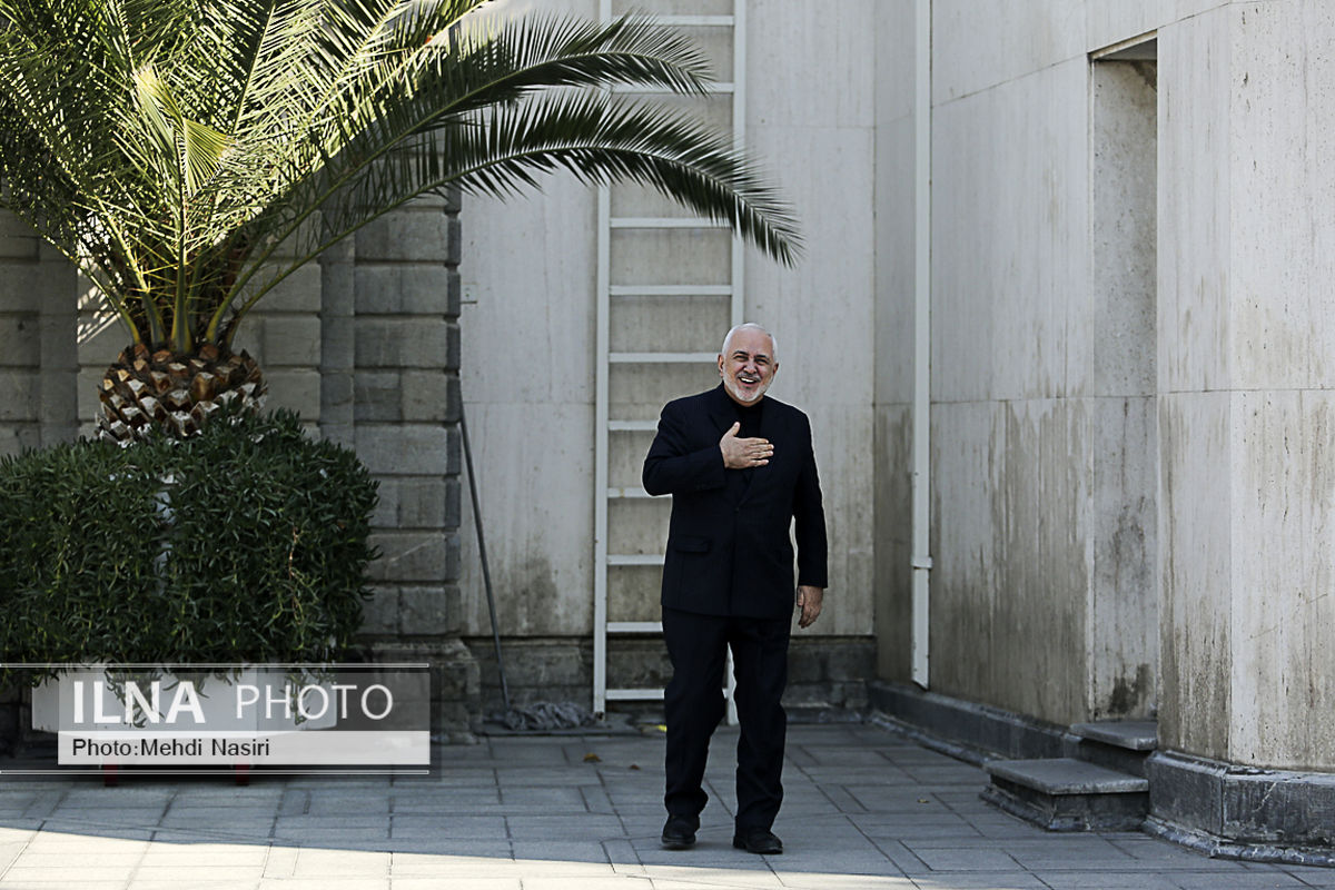 Zarif departs Tehran to take part in Davos 2025
