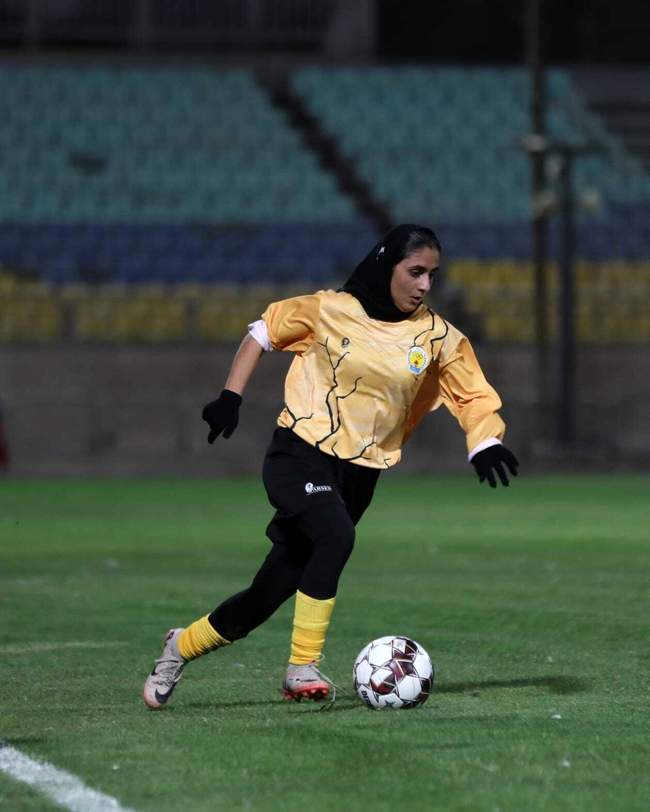 تصاویری از دیدار تیم های پرسپولیس و پالایش گاز ایلام