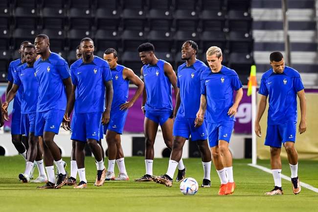 آخرین تمرین فرانسه پیش از جدال با لهستان؛ برای دفاع از عنوان قهرمانی 