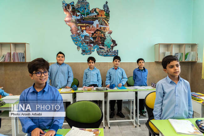 بازدید رییس کنفدراسیون اتحادیه کارمندان بخش عمومی ترکیه از دبستان ا�