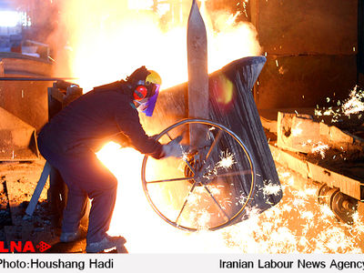 کارگران فولاد آذربایجان به وزیر اقتصاد : مطالبات ما را پرداخت کنید 