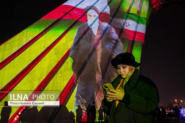 نور افشانی در شب سالگرد انقلاب