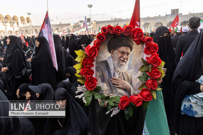 اقامه نماز بر پیکر رهبر شهید انقلاب در مصلای تهران/ 8