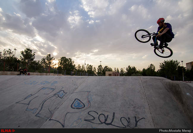آماده سازی تیم دوچرخه سواری بی ام ایکس در بوستان علوی قم