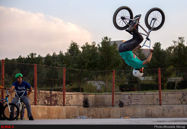 آماده سازی تیم دوچرخه سواری بی ام ایکس در بوستان علوی قم