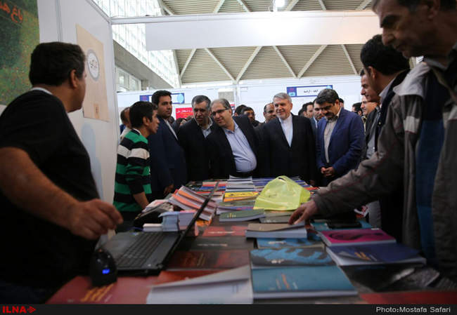 حضور  سید رضا صالحی امیری وزیر فرهنگ و ارشاد در سی‌‌اُمین نمایشگاه ب