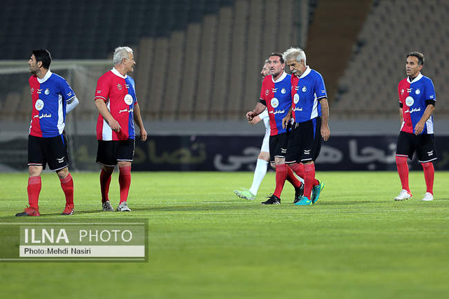 دیدار دوستانه تیم‌های منتخب ۹۸ و پیشکسوتان سرخابی‌