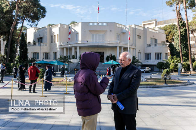 اعضای هیأت دولت در جمع خبرنگاران