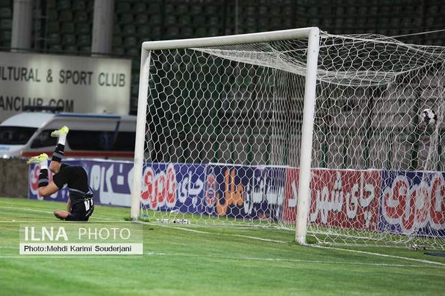 برد خانگی تیم فوتبال ذوب آهن اصفهان مقابل مس رفسنجان