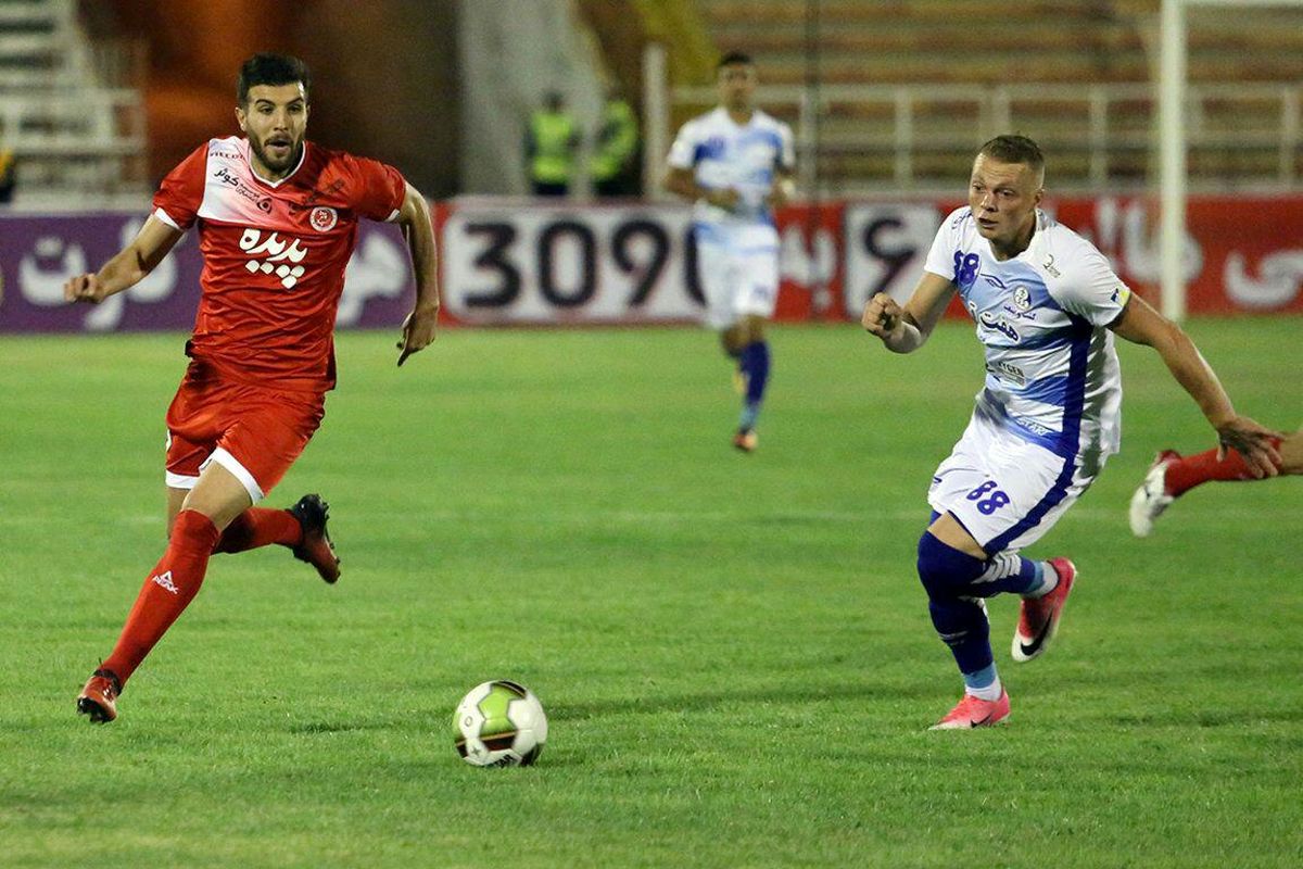 مدافع پیشین پرسپولیس: نباید تراکتور را دست کم بگیریم؛ امیدوارم پرشورها به ورزشگاه بیایند
