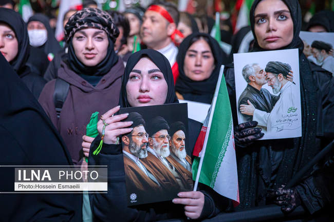 آیین وداع با پیکر شهدای ناوشکن «دنا» 