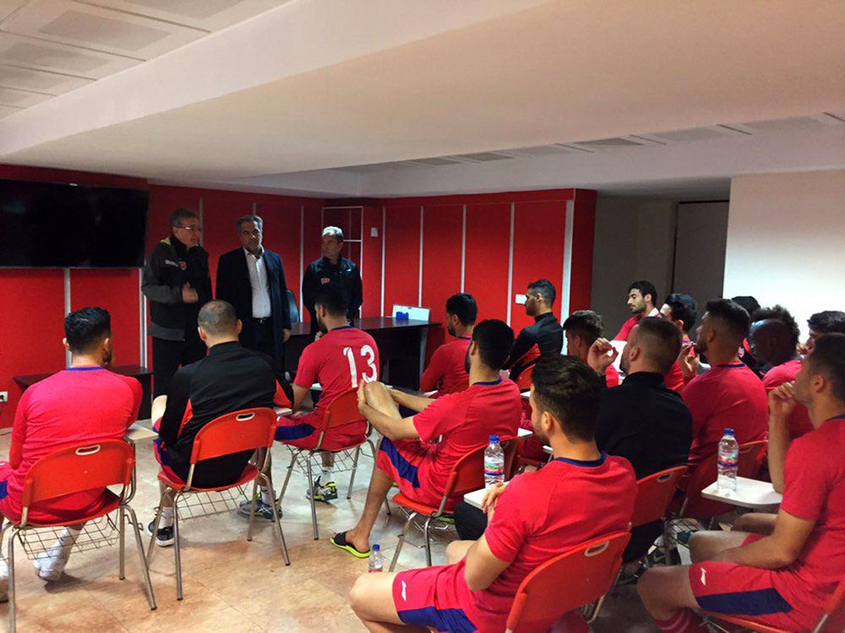 معارفه سرپرست جدید در تمرین پرسپولیس