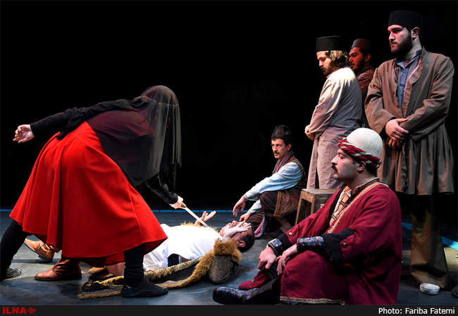 نمایش بوقلمون در تهران به روی صحنه رفت