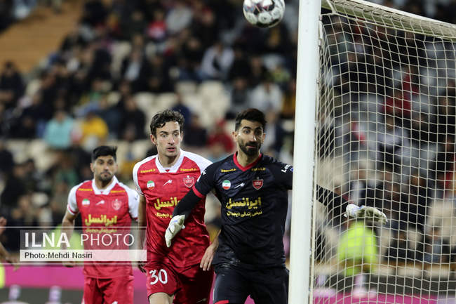 دیدار تیمهای فوتبال پرسپولیس تهران و شمس آذر قزوین