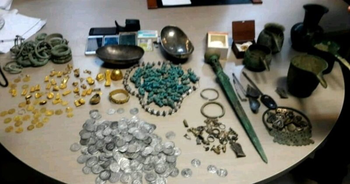 کشف ۵۸ قلم شیء تاریخی در مازندران