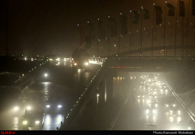 وقوع طوفان و گرد و خاک شدید در تهران