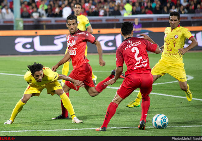 مسابقه فوتبال بین دوتیم پرسپولیس تهران و نفت تهران