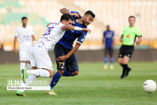دیدار تیمهای فوتبال استقلال تهران و هوادار