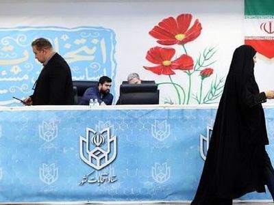 انتقاد تند روزنامه اطلاعات از ثبت‌نام گسترده کاندیداهای ریاست جمهوری/ چرا در مقابل این رفتارهای دون شأن نه اخمی می‌کنیم نه پلکی می‌زنیم؟