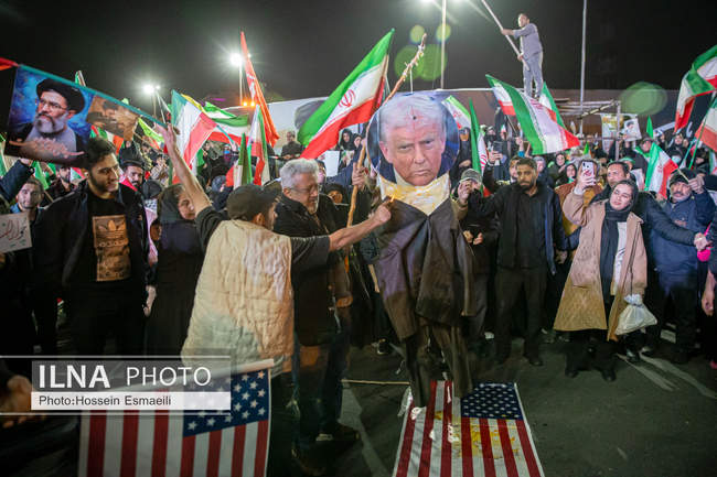 آیین وداع با پیکر شهدای ناوشکن «دنا» 