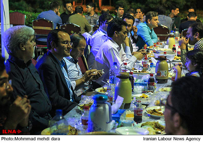 اولین افطار جمعه ماه مبارک رمضان با حزب ندای ایرانیان در  مشهد