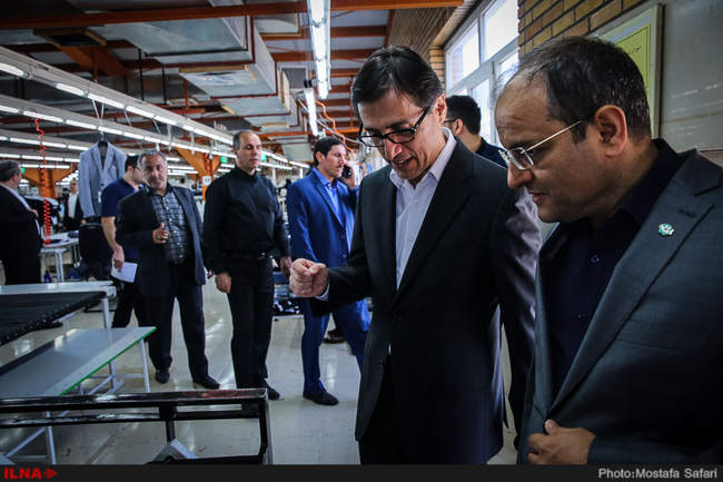 بازدید معاون توسعه اشتغال وزیر کار از کارخانه روناک جین