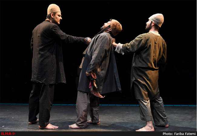 نمایش بوقلمون در تهران به روی صحنه رفت
