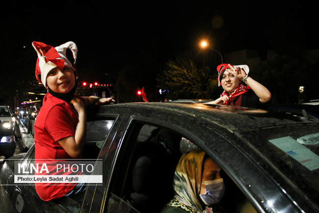 شادی خطرناک هواداران پرسپولیس پس از قهرمانی در لیگ برتر 