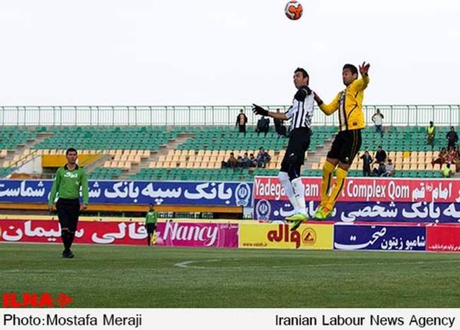 بازی صبای قم و سپاهان اصفهان در ورزشگاه یادگار امام شهر قم