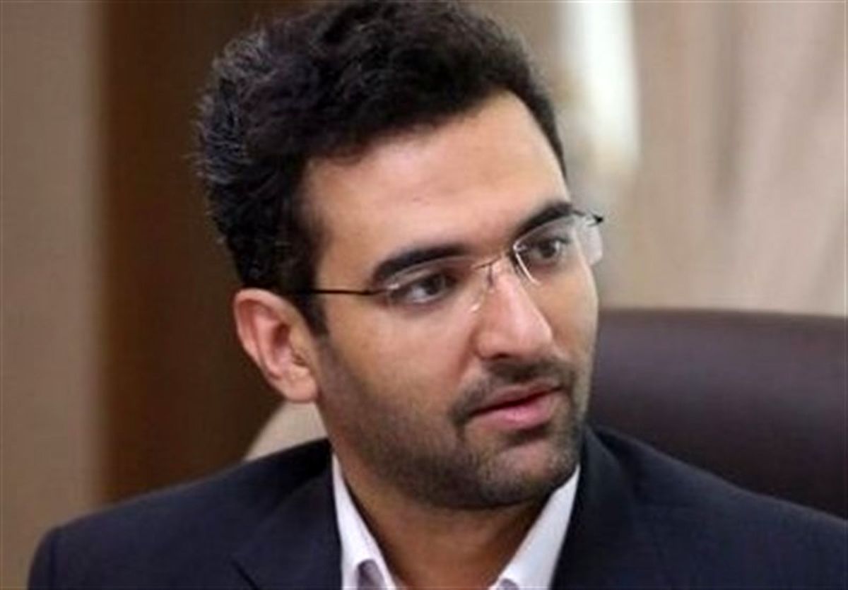 واکنش توئیتری آذری‌جهرمی به ممنوعیت واردات گوشی‌های بیش از ۳۰۰ یورو