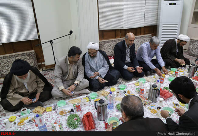 ضیافت افطاری اساتید تفسیرقرآن در دارالقرآن علامه طباطبایی