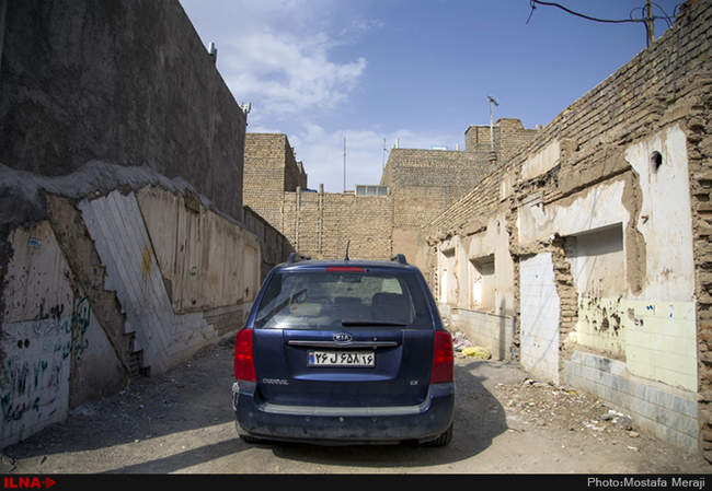 وضعیت نابسامان خانه های کلنگی شهرداری در خیابان فاطمی (دورشهر) قم