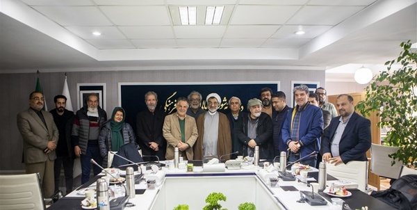 دیدار دبیر شورای عالی انقلاب فرهنگی با جمعی از هنرمندان