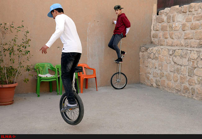 یادگیری مهارت های سیرک پناهندگان جوان سوری در ترکیه 