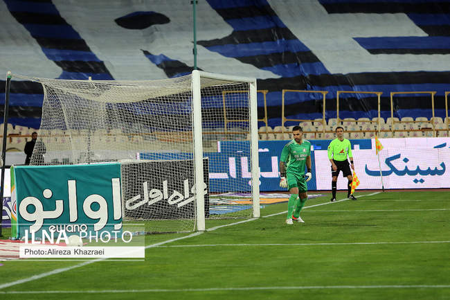 دیدار تیم های استقلال تهران و گل گهر سیرجان