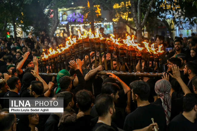 آیین مشعل گردانی در دولت آباد