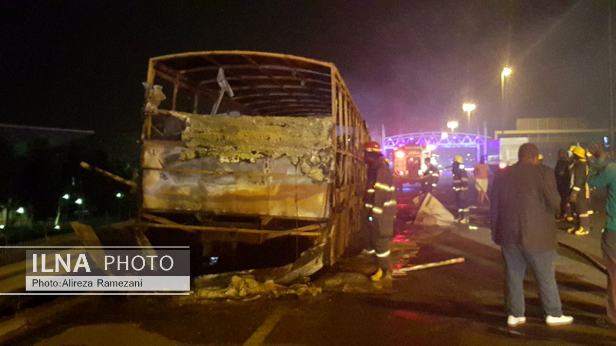 35 مجروح بر اثر حریق یک اتوبوس + تصاویر