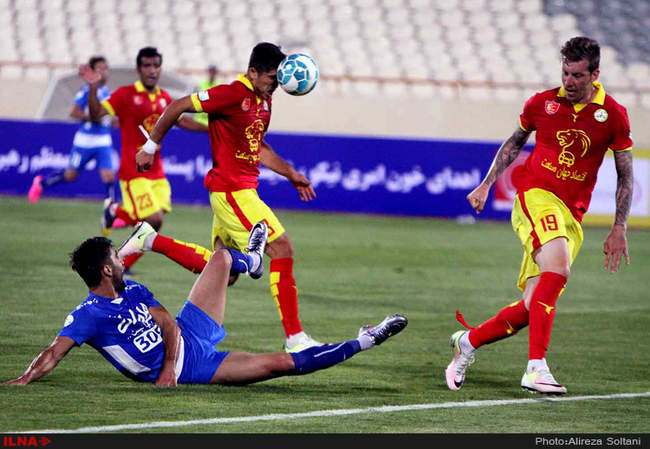 دیدار تیم های استقلال و نفت تهران