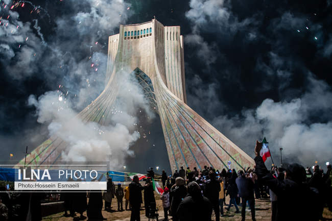 نور افشانی در شب سالگرد انقلاب