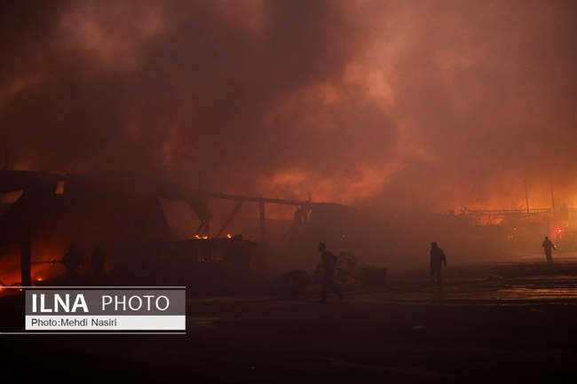 آتش‌سوزی در بارانداز ۱۲ هزار متری در شوش 