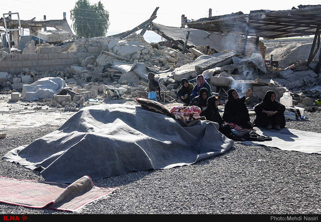 رنج مادران و زنان داغدار روستاهای زلزله‌زده کرمانشاه به روایت تصویر