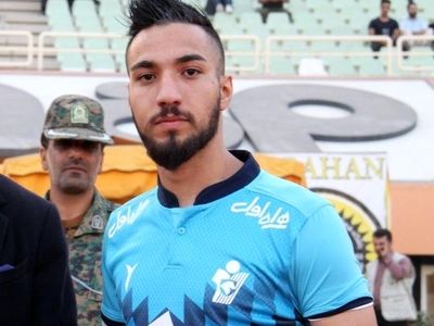 کریمی: جواب بحث شهرستانی را با گل روستایی دادیم!