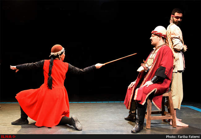 نمایش بوقلمون در تهران به روی صحنه رفت
