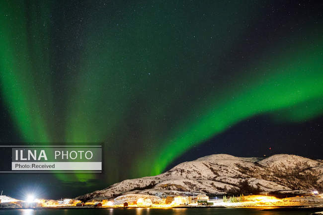 تصاویری از رقص شفق قطبی در آسمان شب 