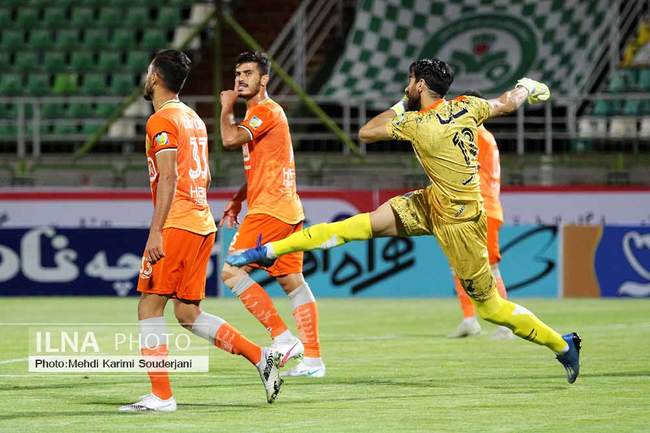 دیدار تیم های ذوب آهن اصفهان و سایپا