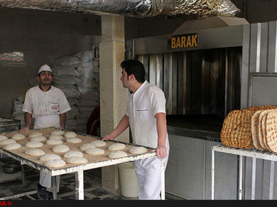 افزایشِ مزدِ نانوایان فقط با گران شدن نان محقق می‌شود!/صحبتی از آمدن پای میز مذاکره نیست 