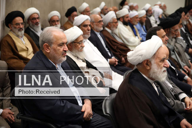 دیدار جمعی از مردم، مسئولان و مهمانان کنفرانس وحدت اسلامی با مقام مع�