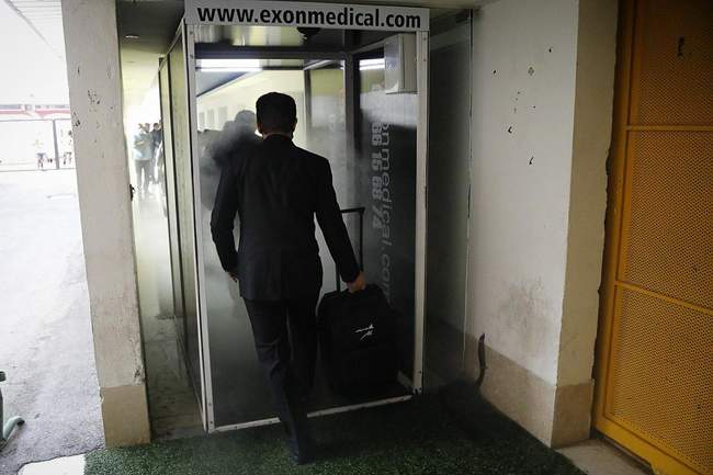 ورود تیم داوری به ورزشگاه آزادی