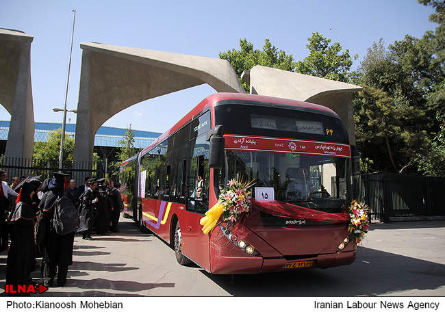 اعزام 600 زوج دانشجوی دانشگاه تهران به مشهد مقدس 